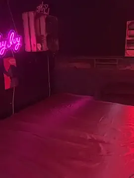 Shy-Ivy on StripChat