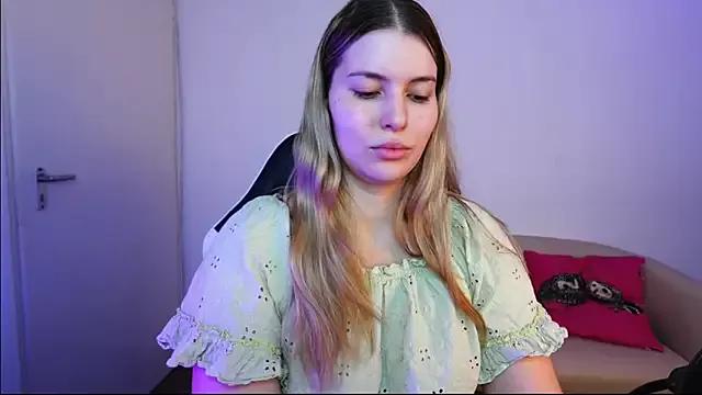 Freechat ShyHotNerd on StripChat