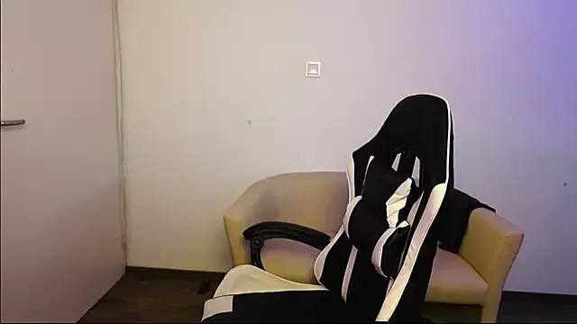 Freechat ShyHotNerd on StripChat