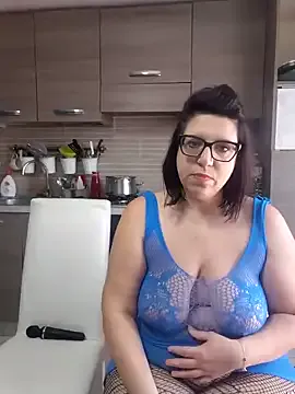 SinfulMarkedQueens — SCISSOR SUL LETTO