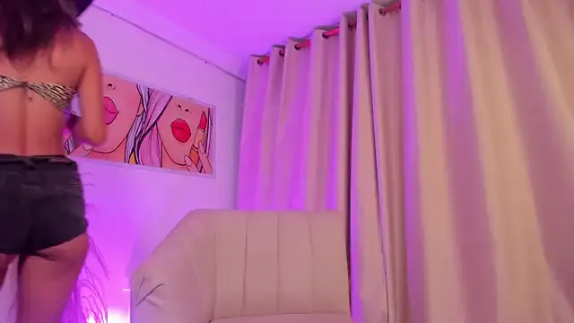 SkiinnyAna on StripChat