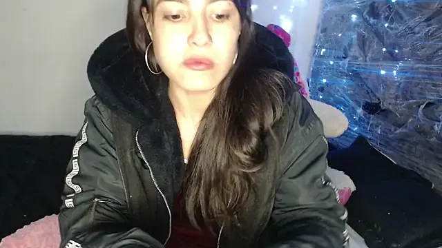 skinny_sweet2411 on StripChat