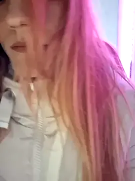 SlimBellaa on StripChat