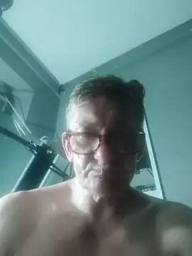 Slutviki69 on StripChat