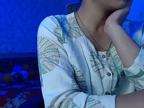 snow_white123 on StripChat