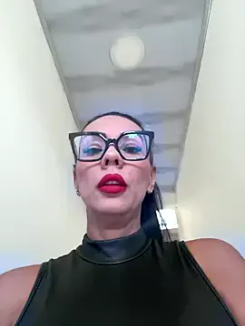 SofhiaTaylor on StripChat