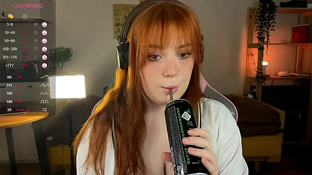 Sofy_Benson — juicy touchable ass near to cam & doggy