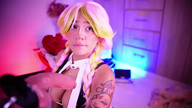 Sophiefoxy__ on StripChat