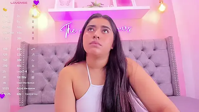 Sophiia_77 on StripChat