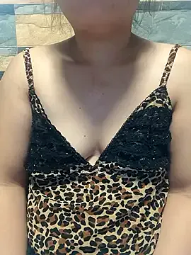 squirtshantal on StripChat