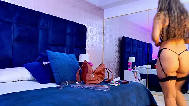 Stacy_London — I masturbate with my huge tits