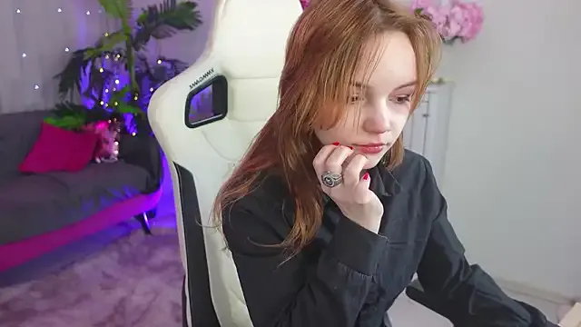 Staymonica — show tongue ><