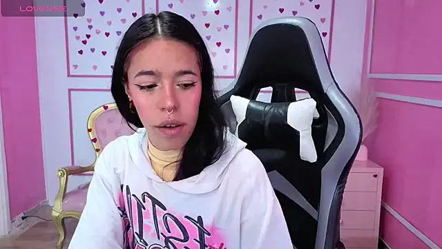 stephania_t on StripChat