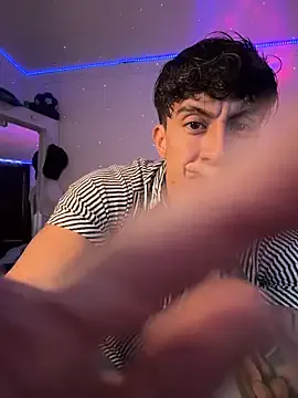 strongboy_ on StripChat