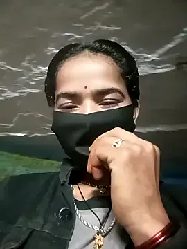 Sunali_Bendre on StripChat