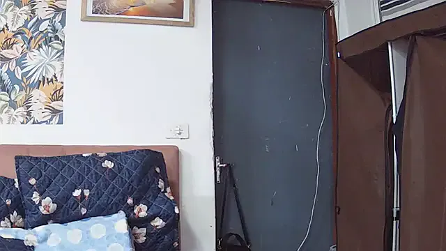 SweetPortableAmber on StripChat