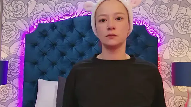 TaniaBlaze — Deepthroat & vape 