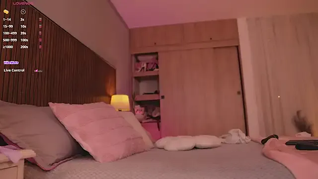 tatikiss_ on StripChat