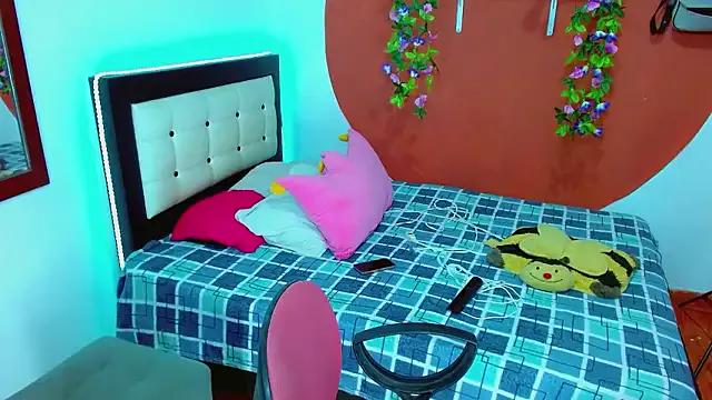 TaylorMon on StripChat