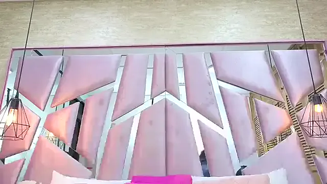 ThaliaCross on StripChat