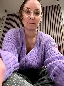 The_Snowwhitee on StripChat