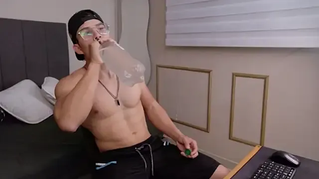 Thony_Big on StripChat