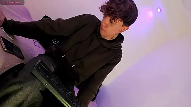 Tomy_Rox on StripChat