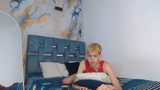 TWINKS_FRIENDS on StripChat