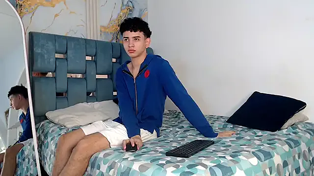 TWINKS_FRIENDS on StripChat