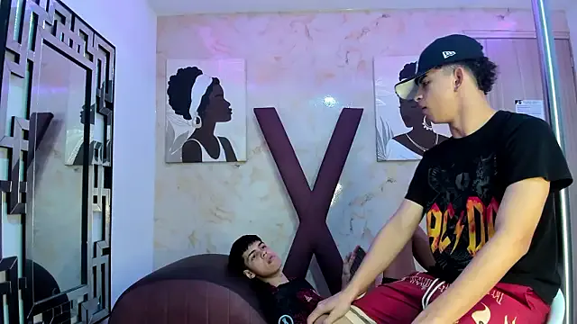 TWINKS_FRIENDS on StripChat