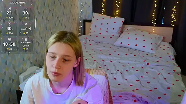 two_gerls_here — french kiss zoom