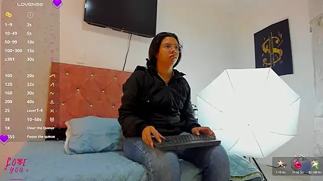 Vahiolet_smith on StripChat