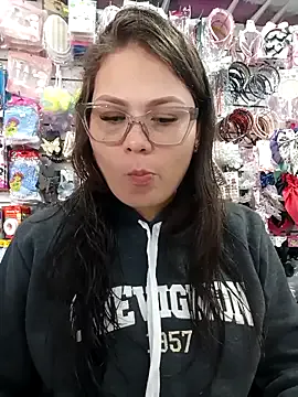 Vale_Saenzz — Show ass and spank