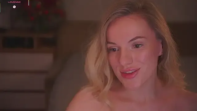 Vanille_Mystery on StripChat