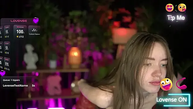 Velouraa on StripChat