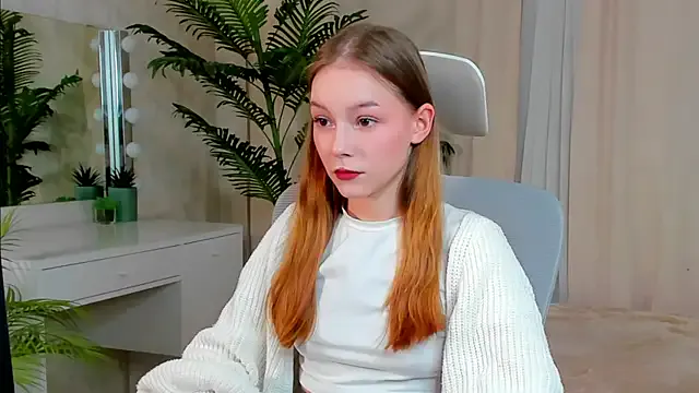 VenaLammo — Spank my little ass x5 with a shy smile