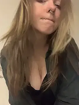 VesnaCrystal on StripChat