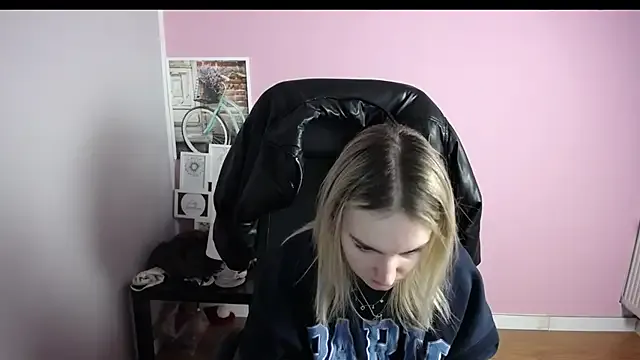 viktoria_lovely — 5min topless