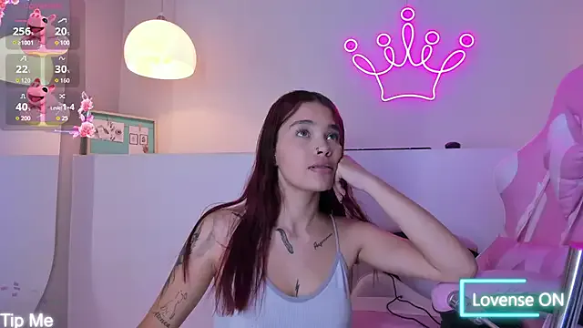 violeth_hill on StripChat