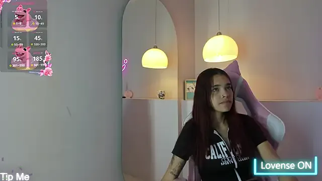 violeth_hill on StripChat