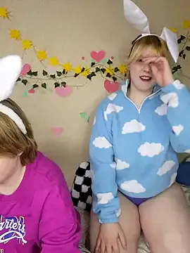 wehavepussies_xoxo from StripChat