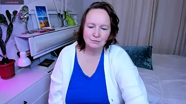 WifeyXRated — flash my hairy pussy for you