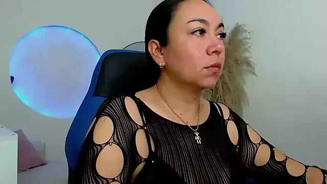 Yadis_hot on StripChat