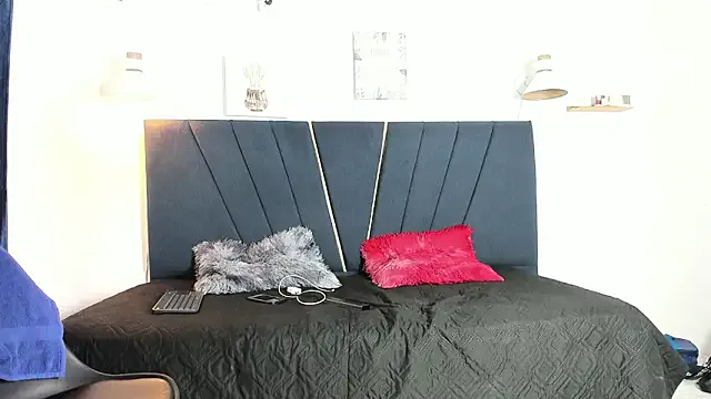 yago_77 — Making love