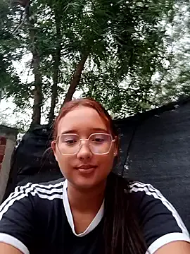 young_dairy01 on StripChat