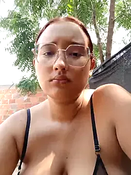 young_dairy01 on StripChat