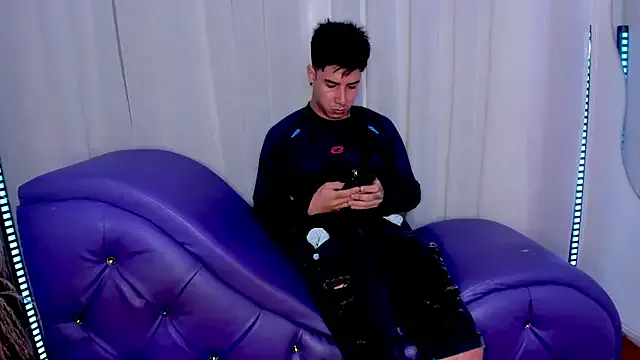 Yourslust_ on StripChat