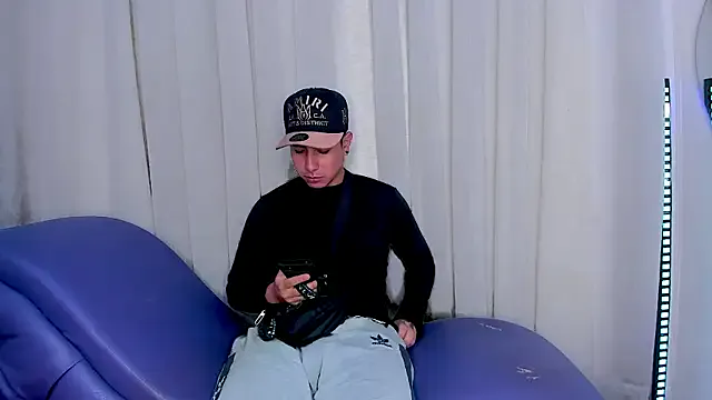 Yourslust_ on StripChat