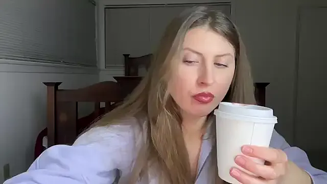 YUMIandbigWOLF on StripChat