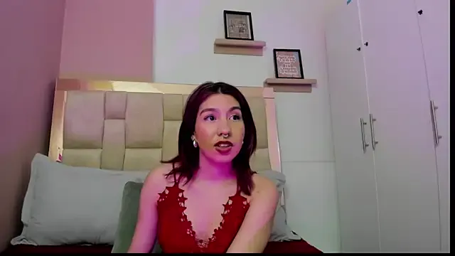 zoe-moreau on StripChat